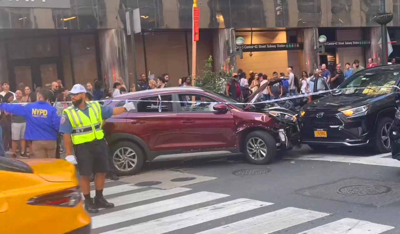NYC: Multiple pedestrians injured as vehicle plows into Manhattan crowd