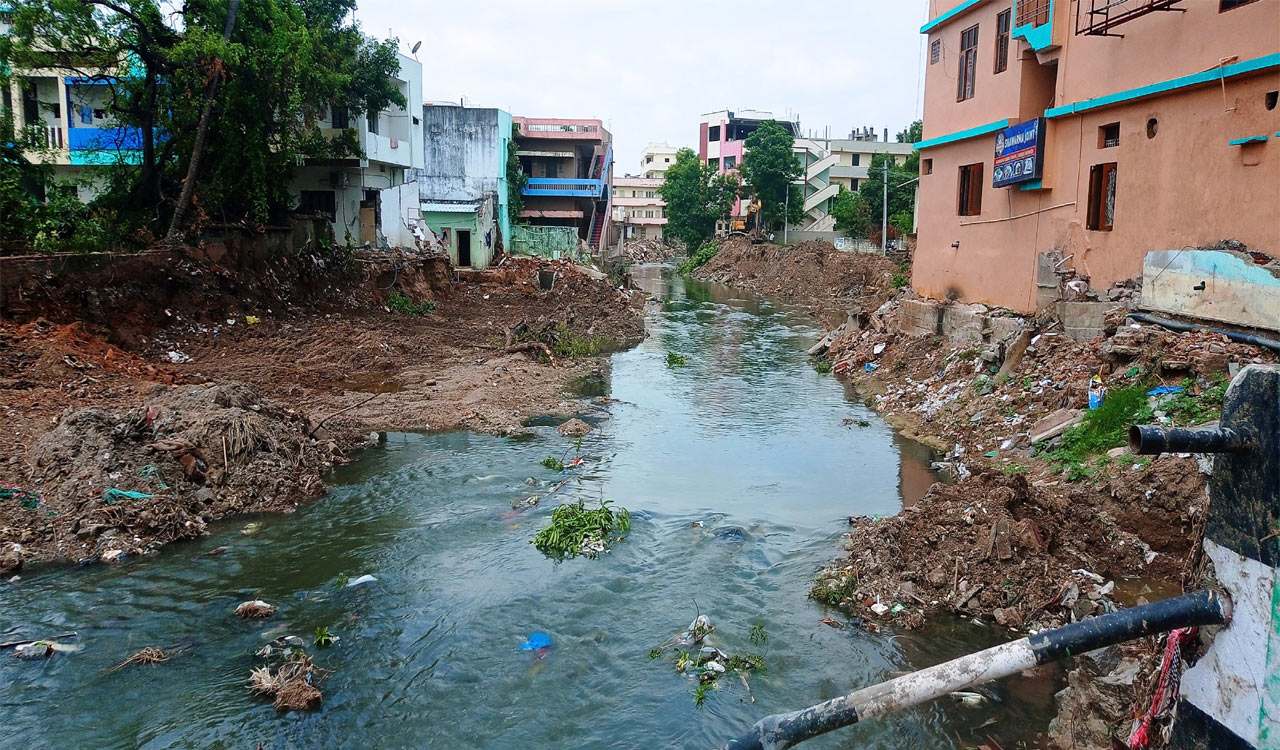 Nala encroachments in Warangal face the heat