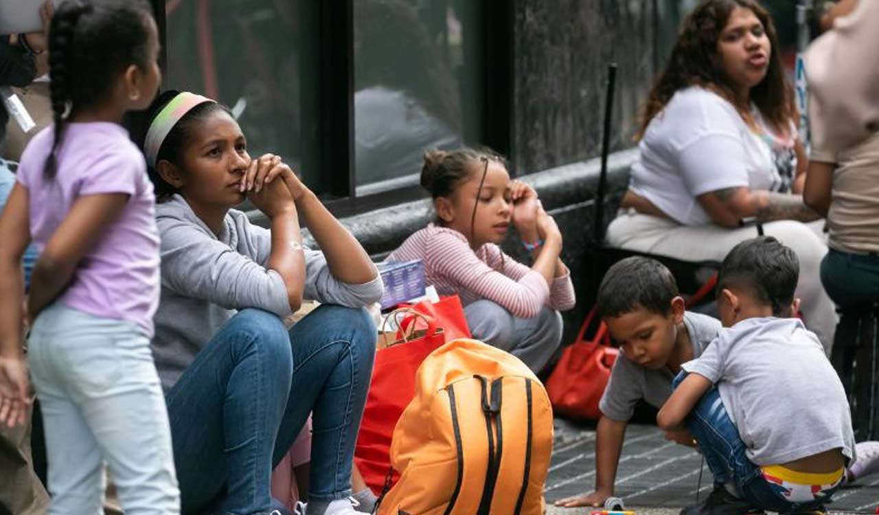 New York struggles to accommodate influx of asylum seekers