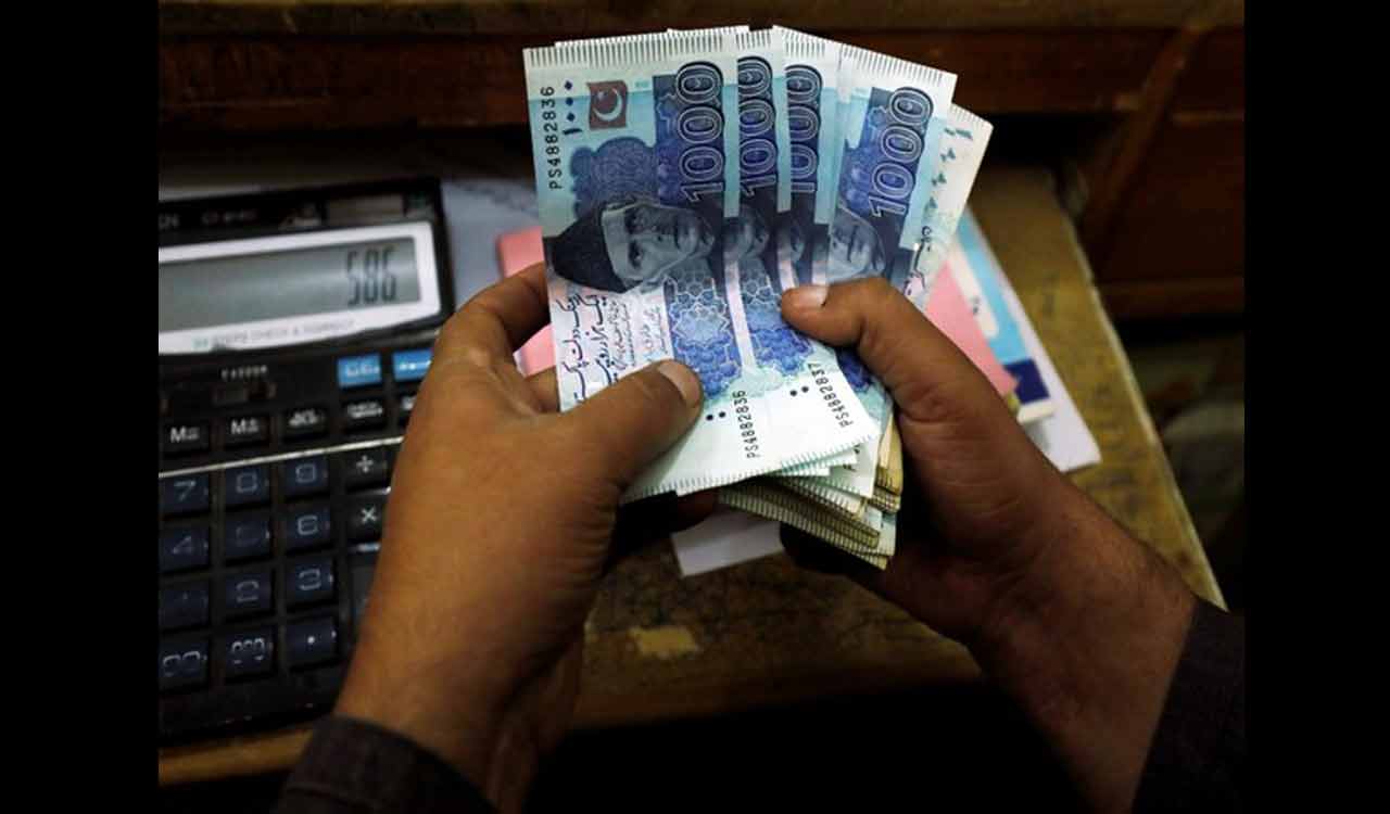 Pakistan’s foreign loans surge to $2.8 nillion in July