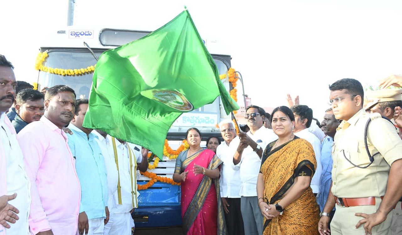 Telangana: Puvvada inaugurates new TSRTC bus depot at Yellandu