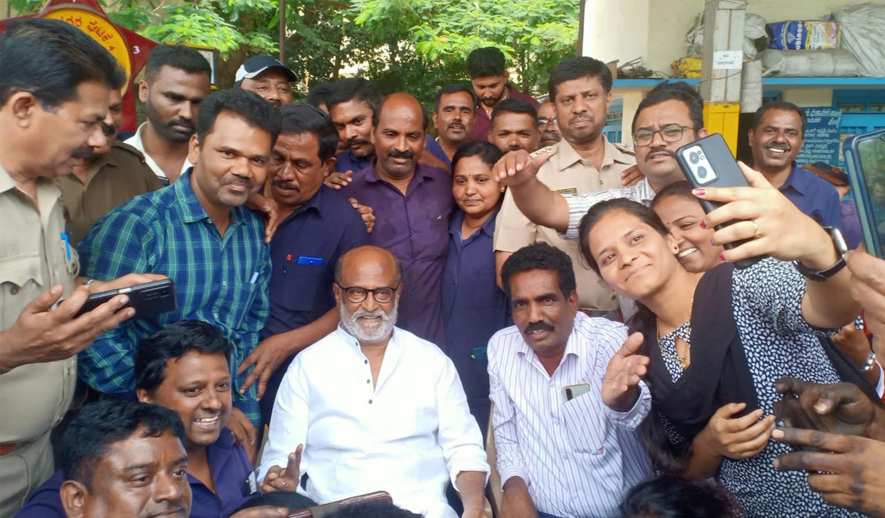 Rajinikanth pays surprise visit to BMTC, goes down memory lane
