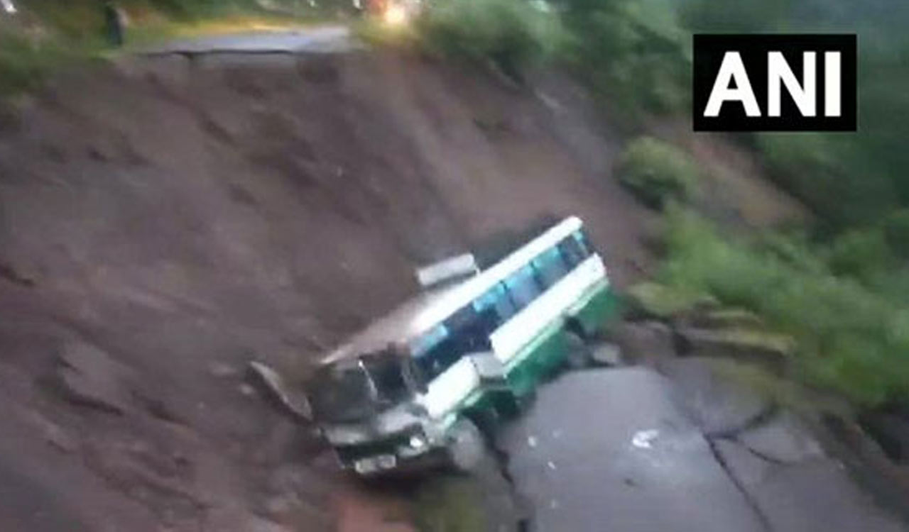 Several injured in Himachal Pradesh bus accident