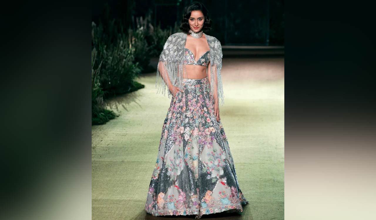 “Shraddha Kapoor’s Magical Ramp Walk in Rahul Mishra’s Ensemble at India Couture Week 2023”