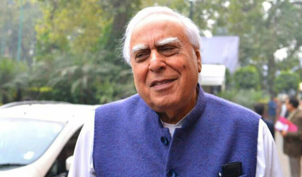 Article 370: Sibal slams Centre for putting 5K people in J&K under house arrest