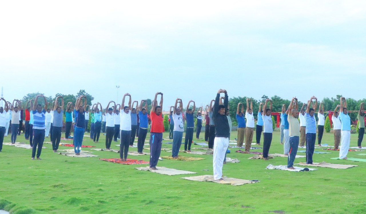 Commissioner organises yoga session for Siddipet Police