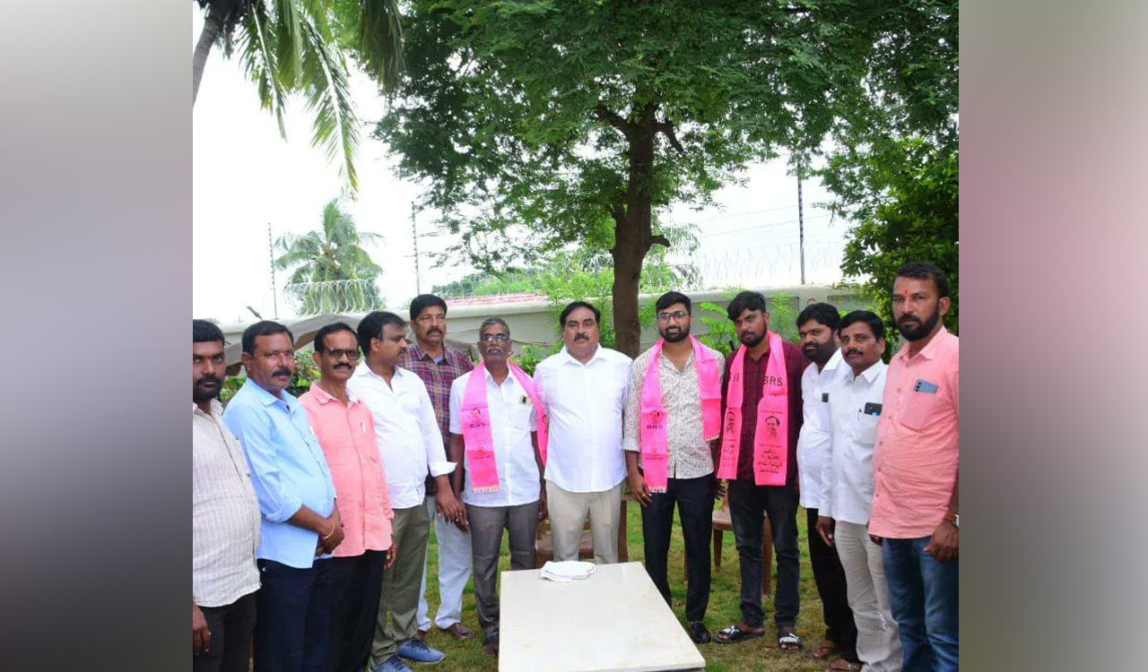 Congress mandal leader, followers join BRS in Jangaon