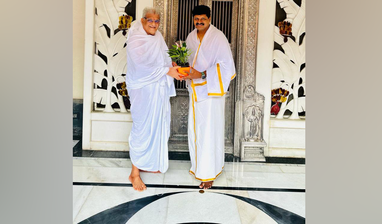 Dharmasthala Dharmadhikari Veerendra Heggade gifts plant to MP Santosh