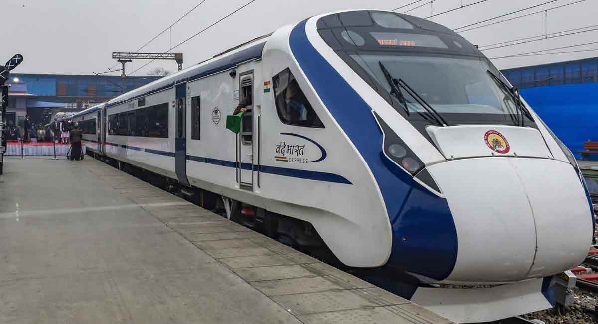 Incidents of stone pelting on trains continue in Kerala; Vande Bharat express window damaged