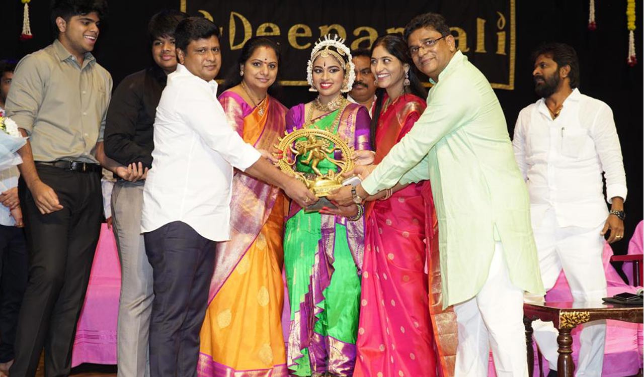 Hyderabad: Ananya Polasani’s Kuchipudi Rangapravesham enthralls audience at Ravindra Bharathi