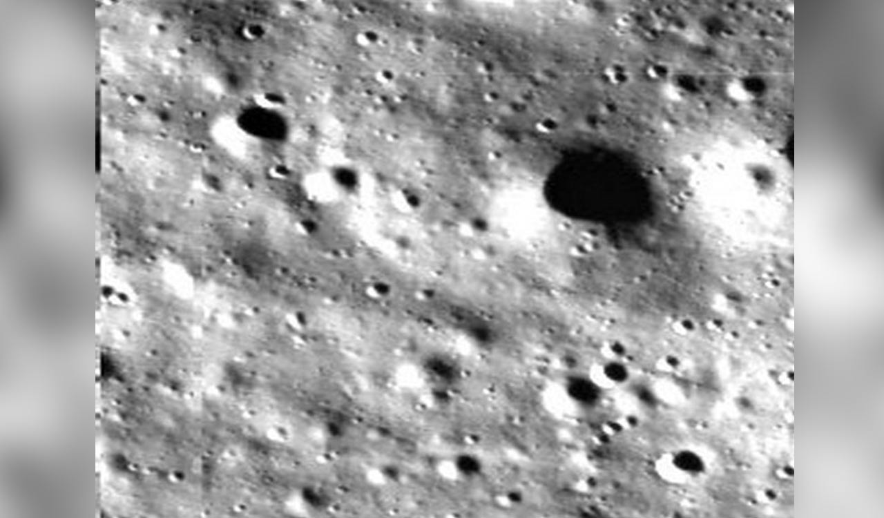 India walks on the moon as Pragyan rover rolls into the lunar surface