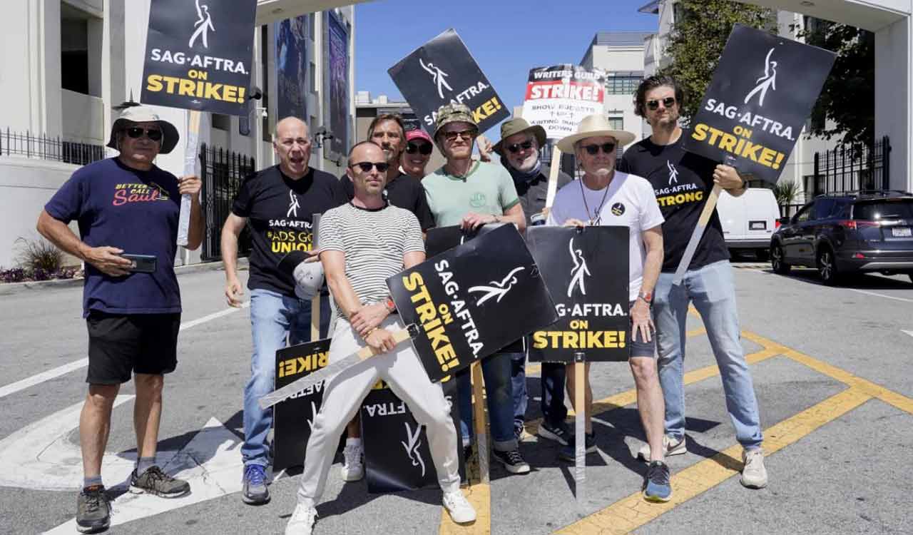 ‘Breaking Bad’ stars reunite to call for studios to resume negotiations with actors