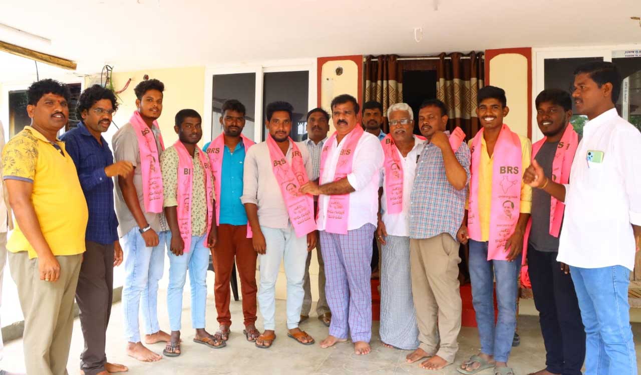 Congress cadre join BRS in Andole