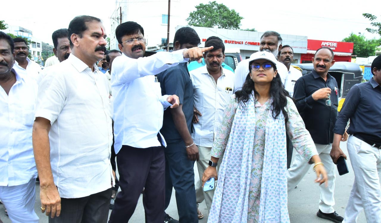 MLA Vinay Bhaskar, Collector Sikta Patnaik inspect parks and other places in Hanamkonda