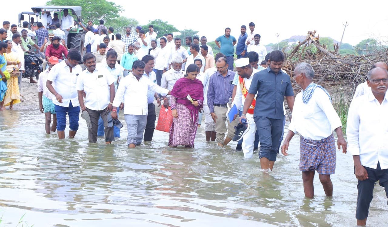 Telangana: People assured of steps to repair damaged roads in Wardhannapet