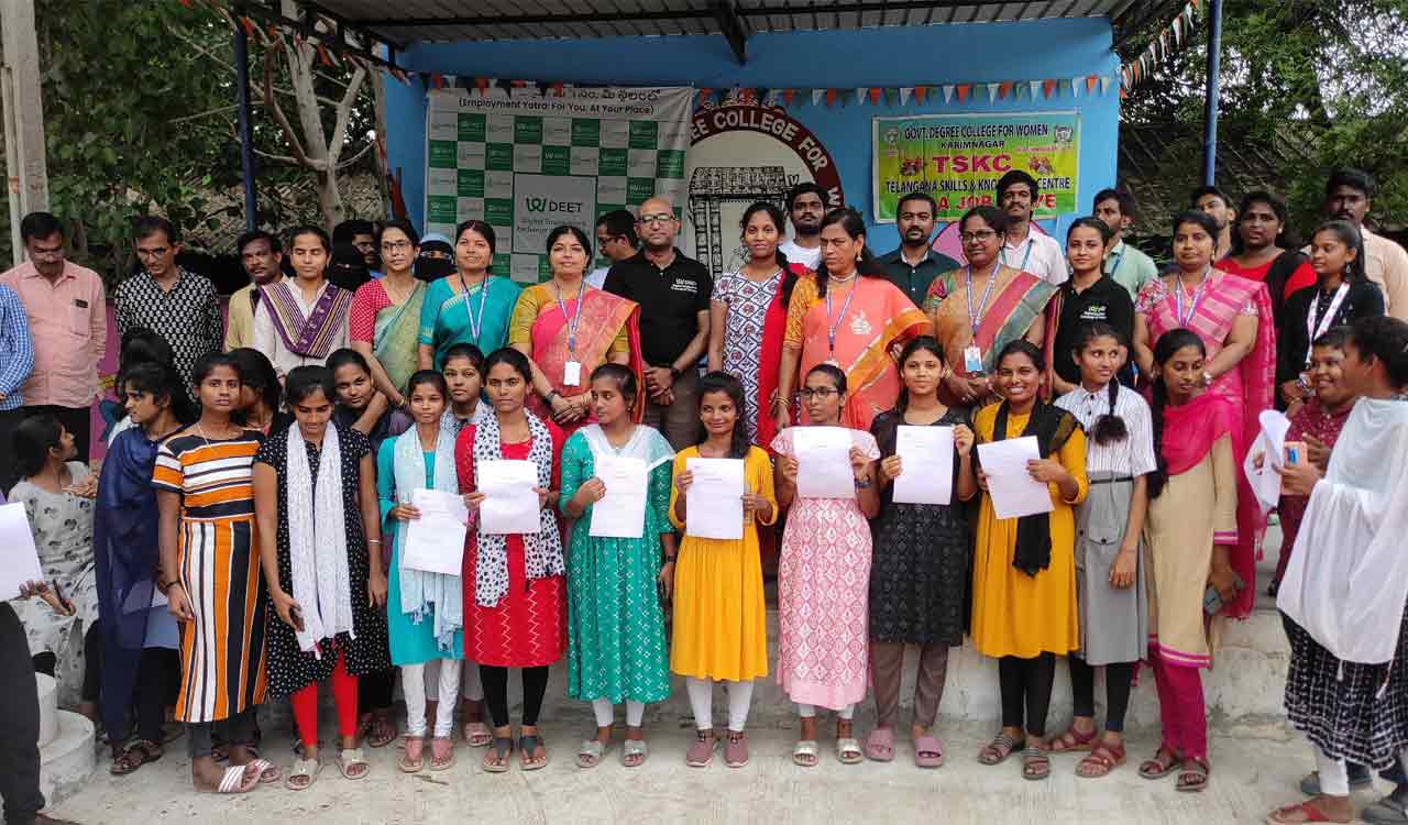 Karimnagar: DEET job fair draws numerous job seekers