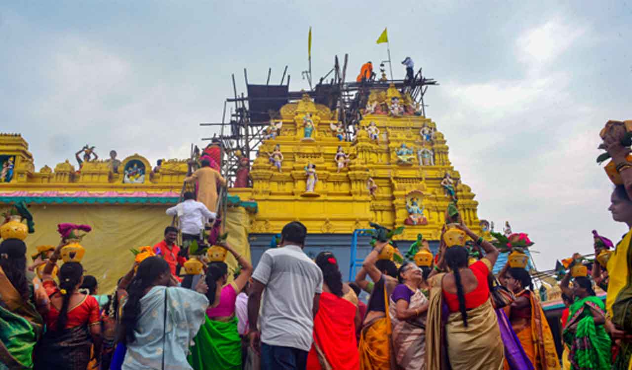 Undeterred by inclement weather, devotees make beeline for Shakti Peeths in Himachal