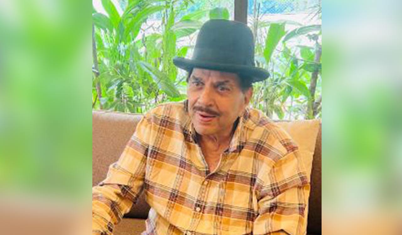 Veteran actor Dharmendra shares his new look from upcoming film