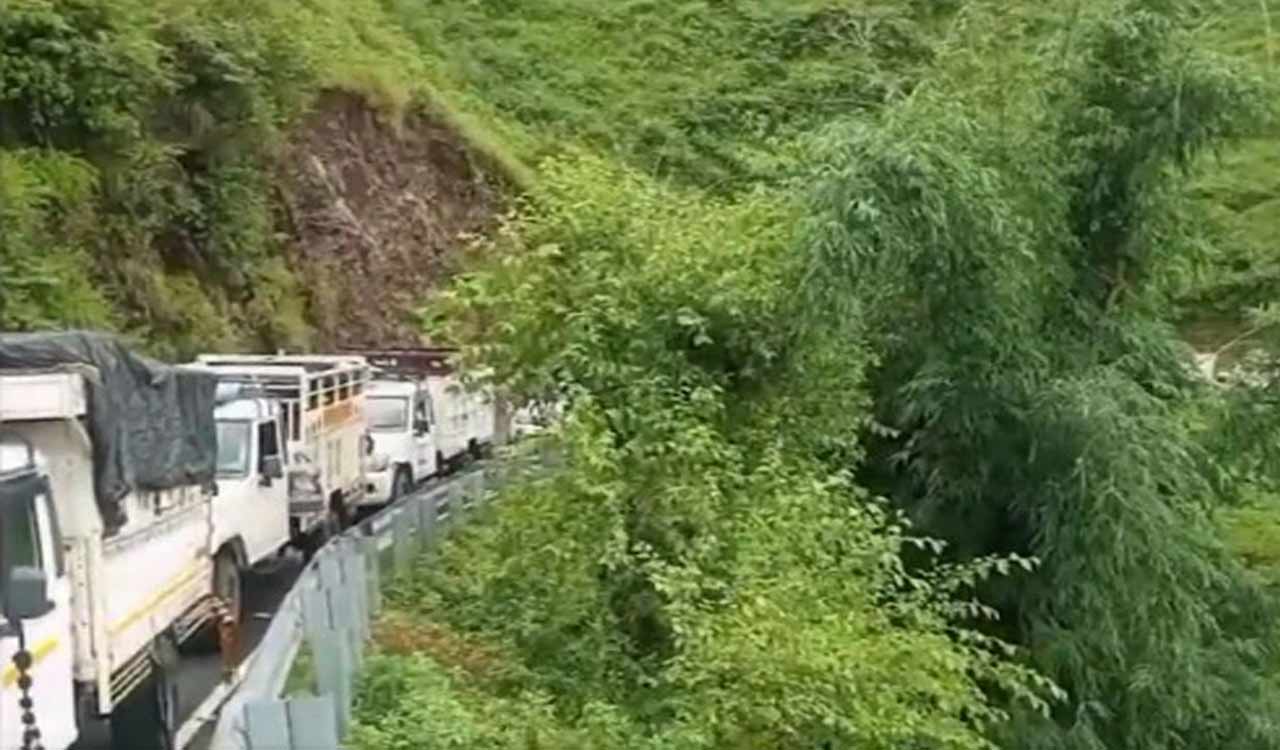 Himachal Pradesh: Kullu-Mandi highway blocked due to landslide