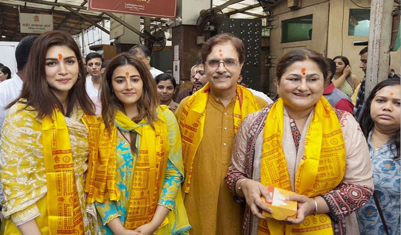 Kriti Sanon seeks blessings at Siddhivinayak Temple after bagging National Award