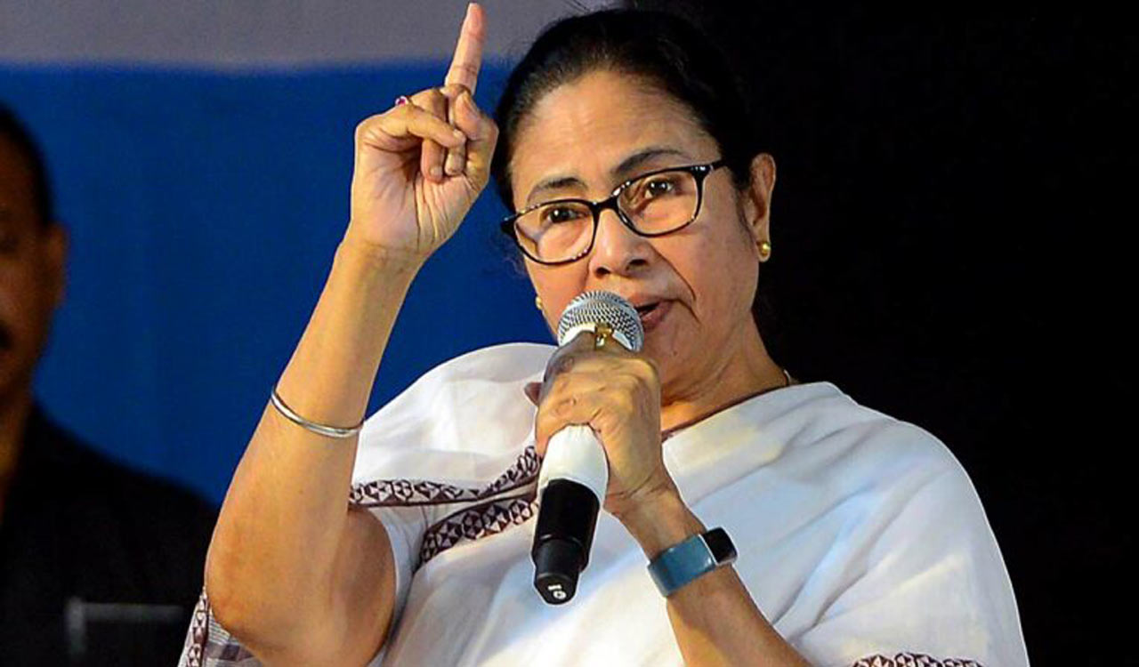 Mamata hails SC order staying Rahul Gandhi’s conviction in Modi surname case