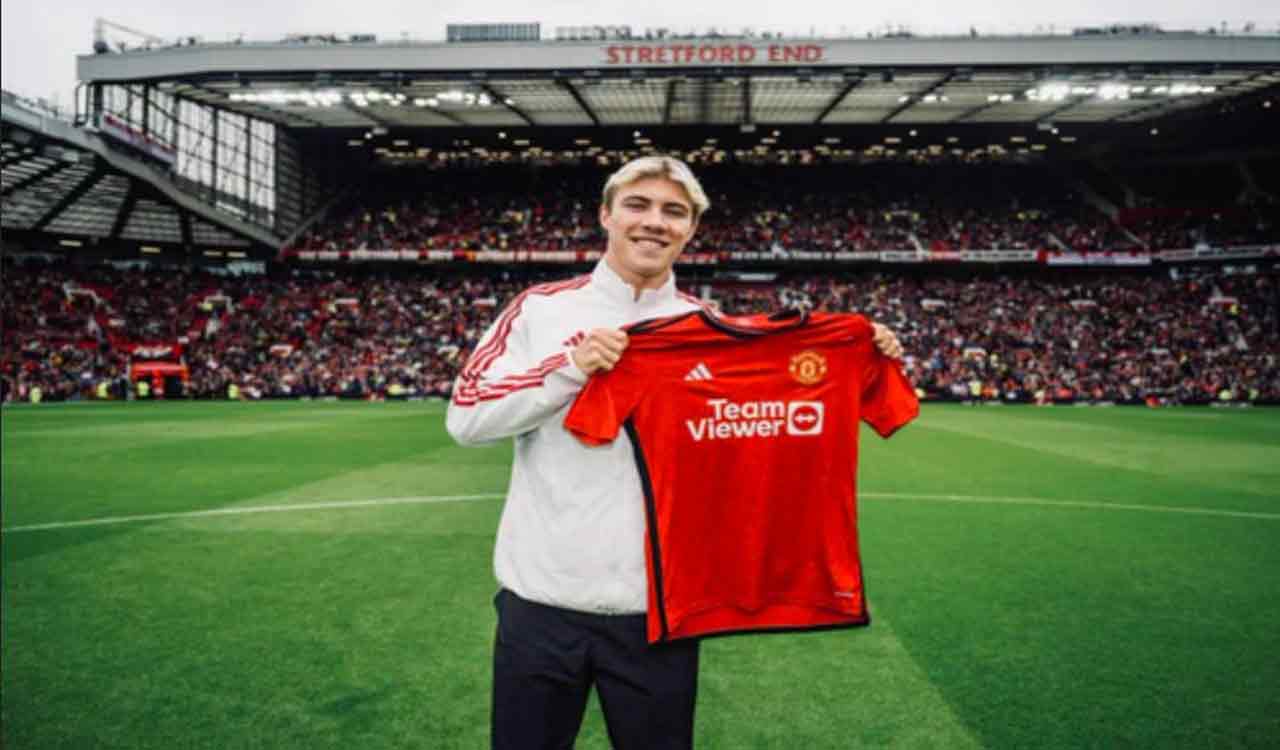 Manchester United sign Rasmus Hojlund from Atalanta on a five-year deal