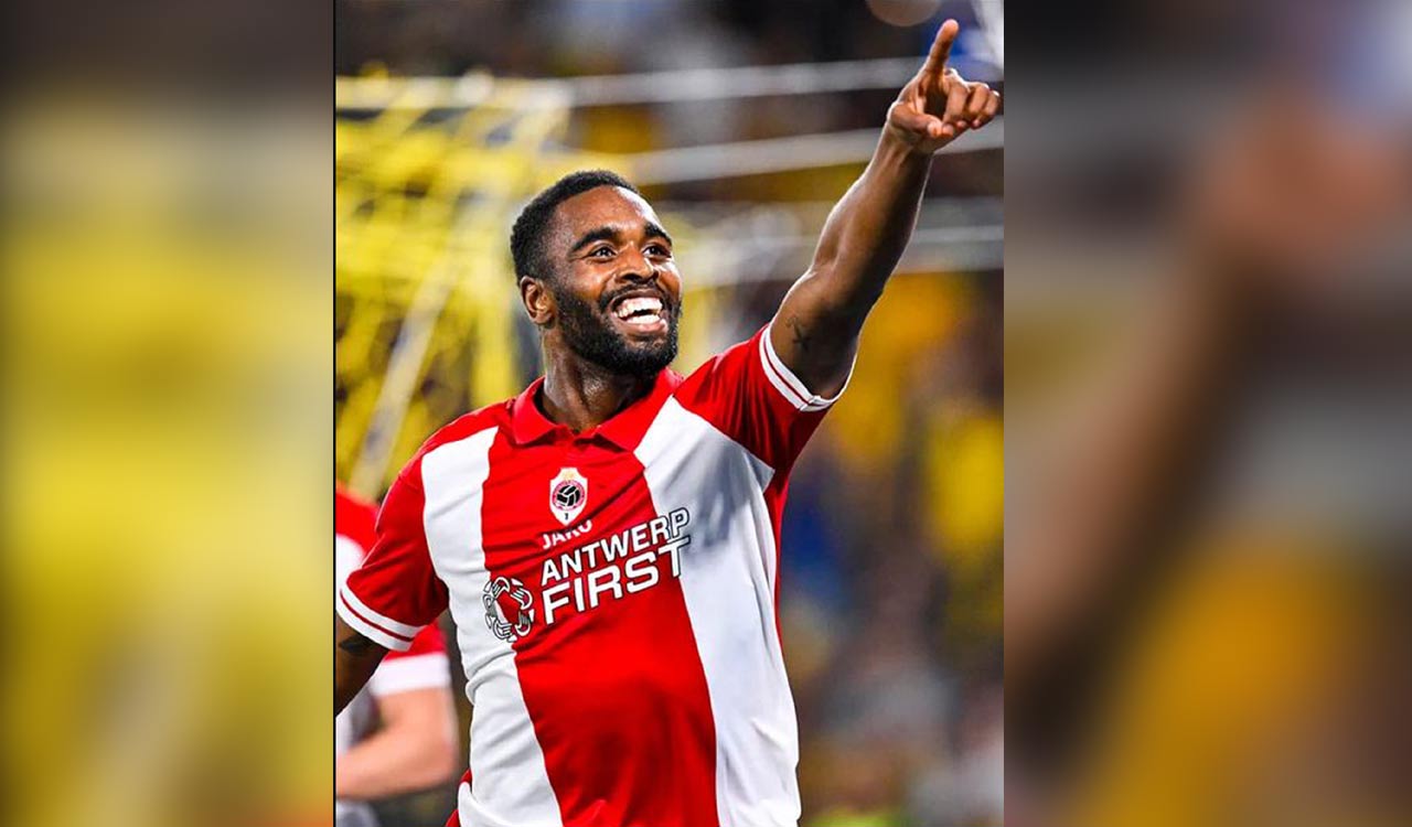 Antwerp beat AEK Athens to reach UEFA Champions League group stage