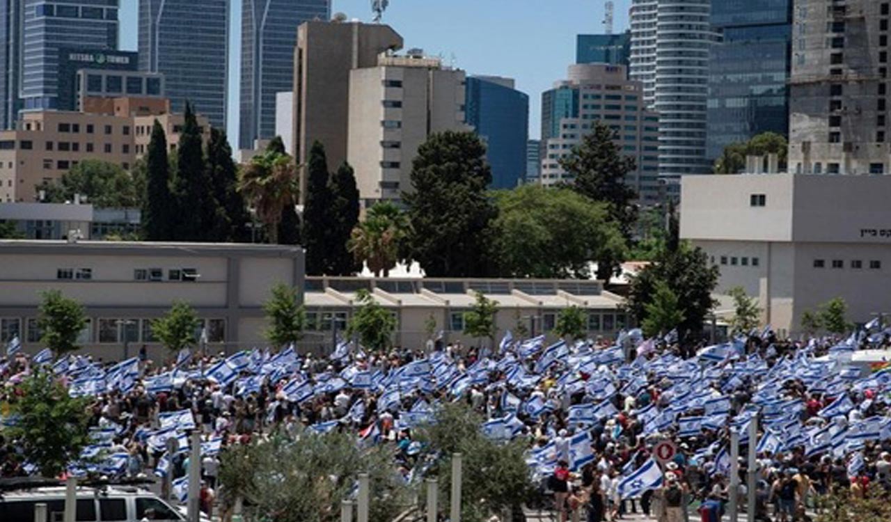 Israeli youths defy conscription to protest judicial overhaul