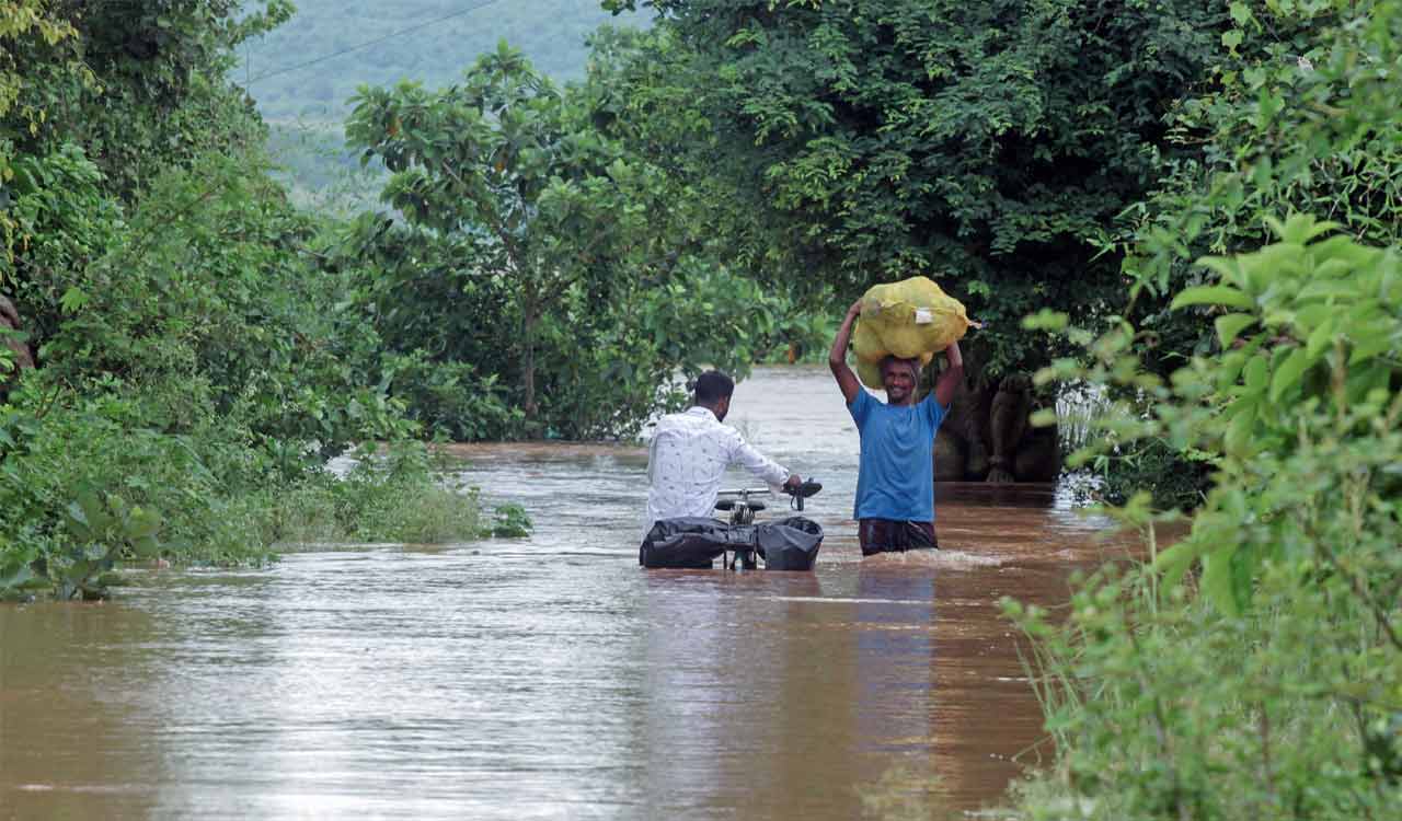 Odisha floods: People face shortage of drinking water