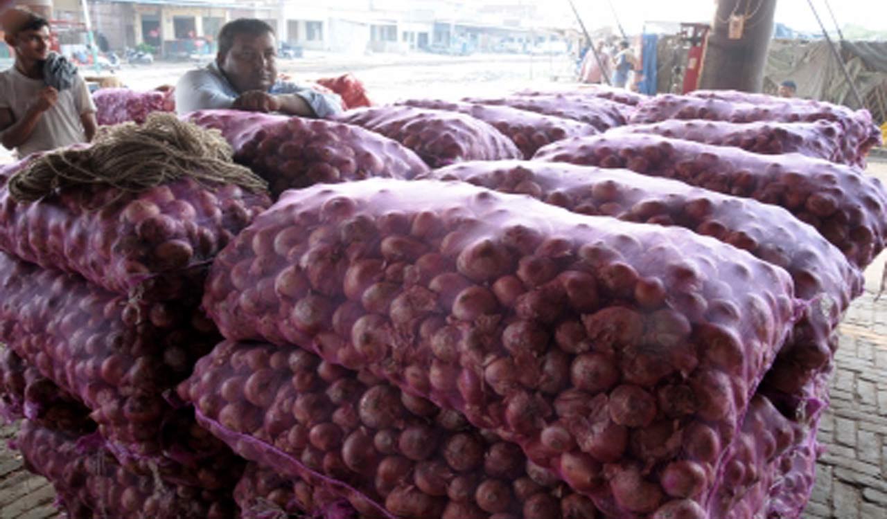 Govt imposes 40 per cent export duty on onion to improve local supplies