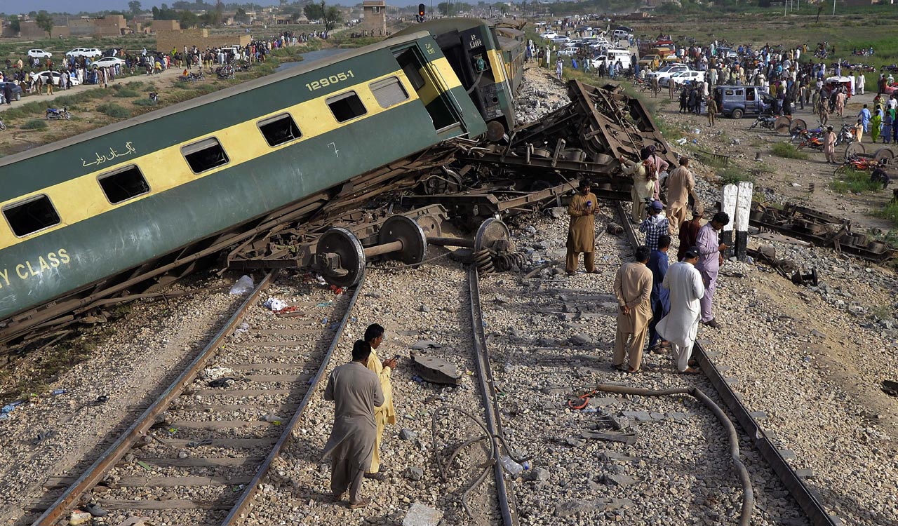 Someone could have “deliberately” caused Hazara Express derailment, saysPakistan Railways minister