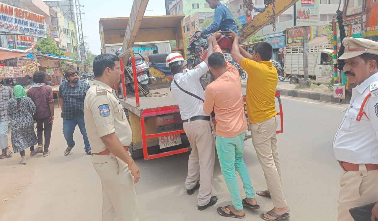 Ibrahimpatnam police conducts special drive