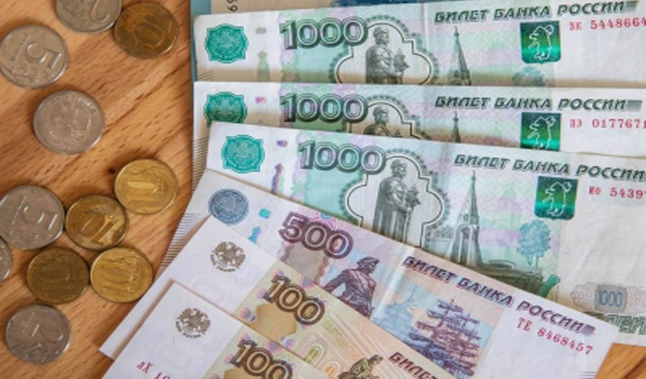 Russia’s currency hits the lowest level since beginning of the war in Ukraine