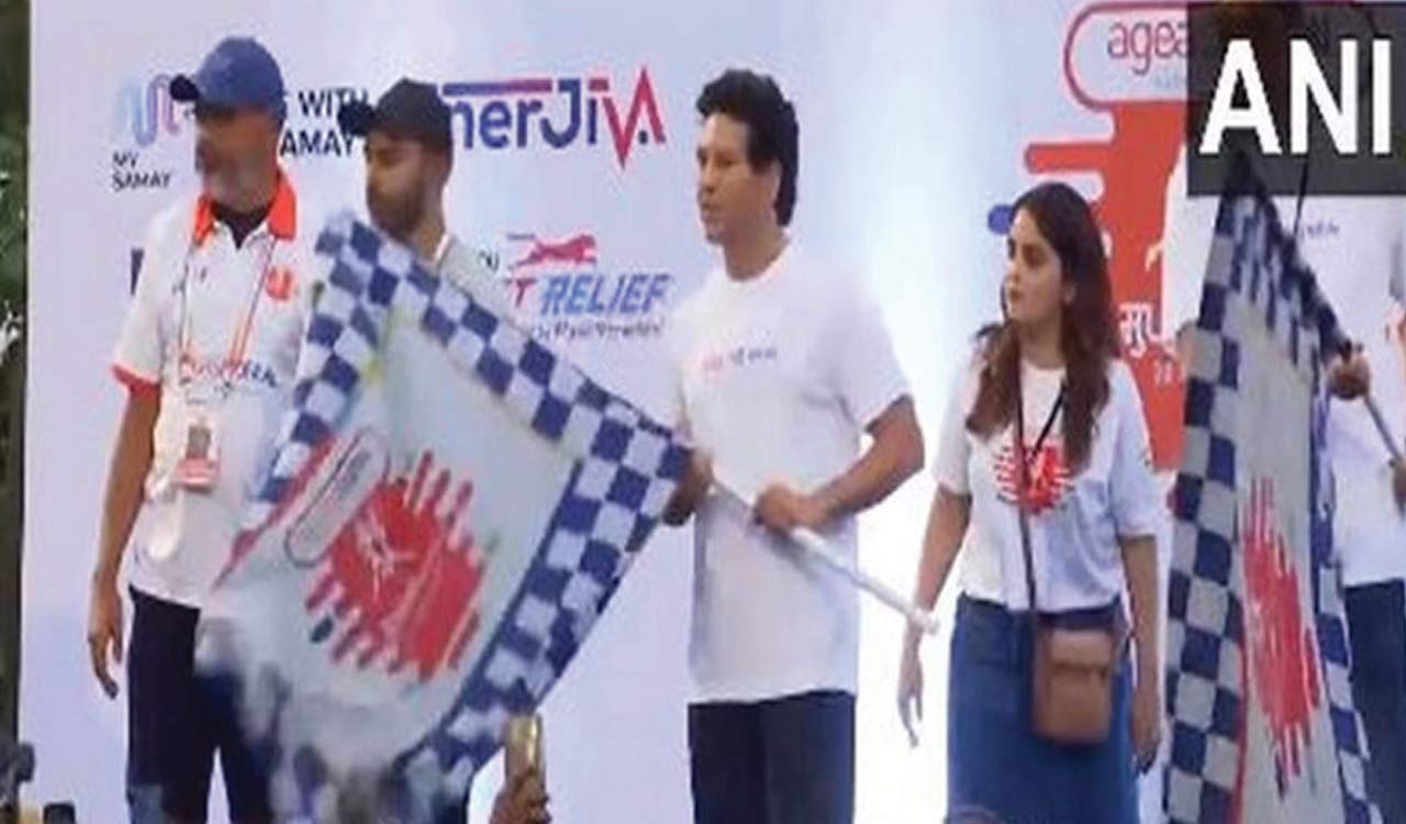 Mumbai: Cricketing legend Sachin Tendulkar flags off Half Marathon