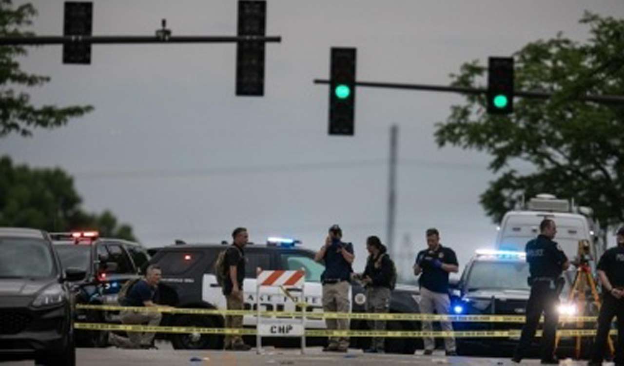 Jacksonville shooting: Gunman kills three people in Florida store