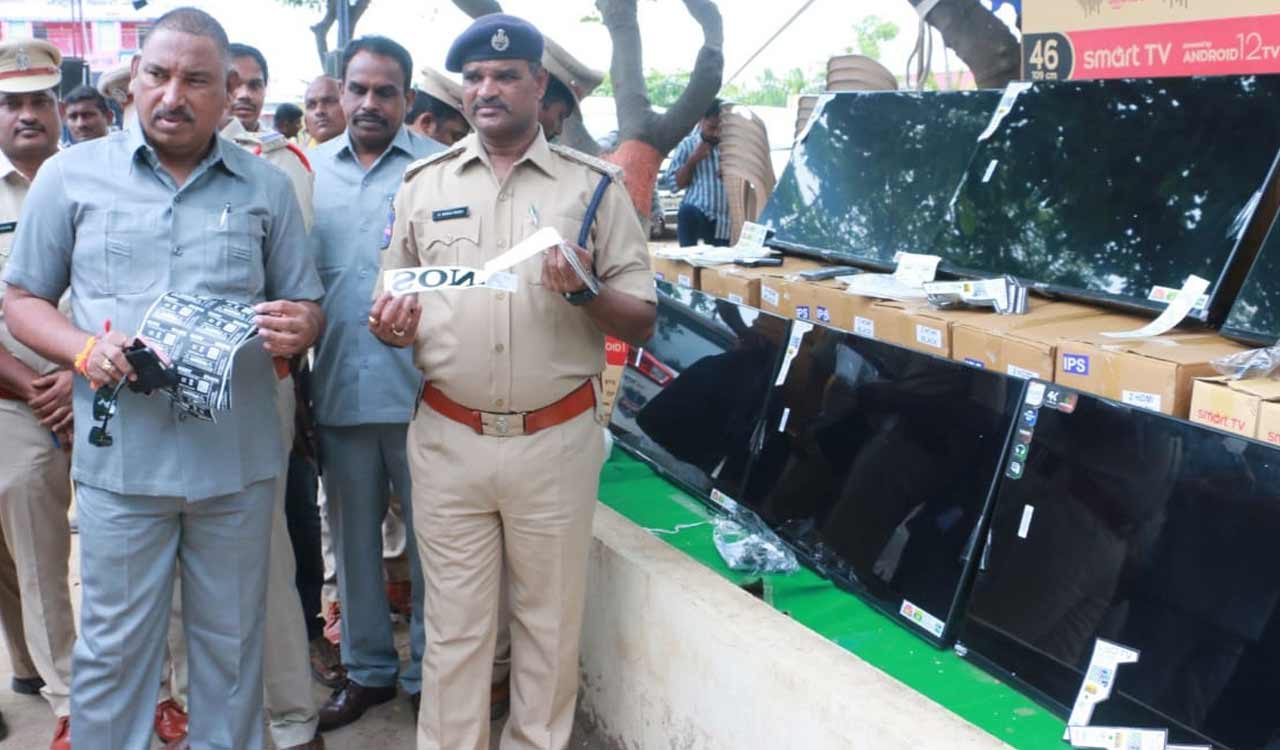 Khammam: Five from UP held for selling duplicate Sony TVs