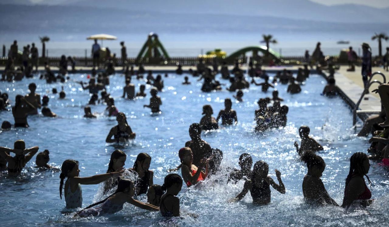Swiss police warn that heat wave raises danger of falling ice, rock in the Alps