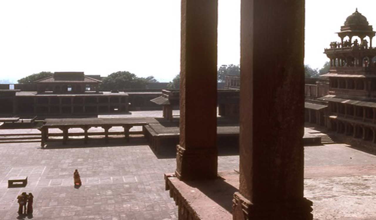 UP: ASI orders probe into death of French tourist in Fatehpur Sikri