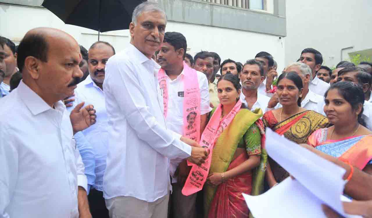 Congress, BJP leaders join BRS in Sangareddy