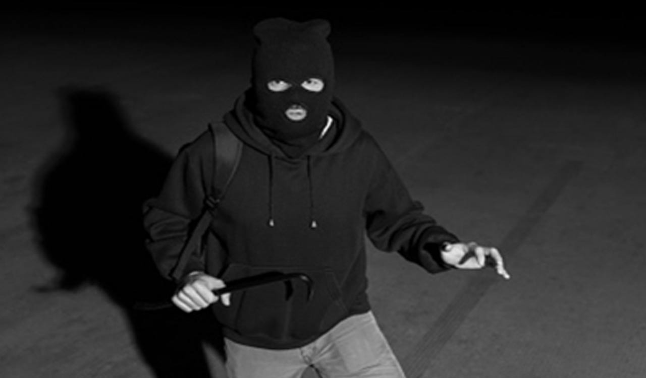 Burglar caught sleeping as his aides flee after theft in UP