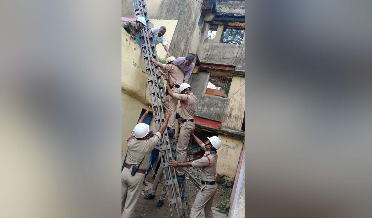 CISF fire wing saves 21 people from building collapse site in Jharkhand