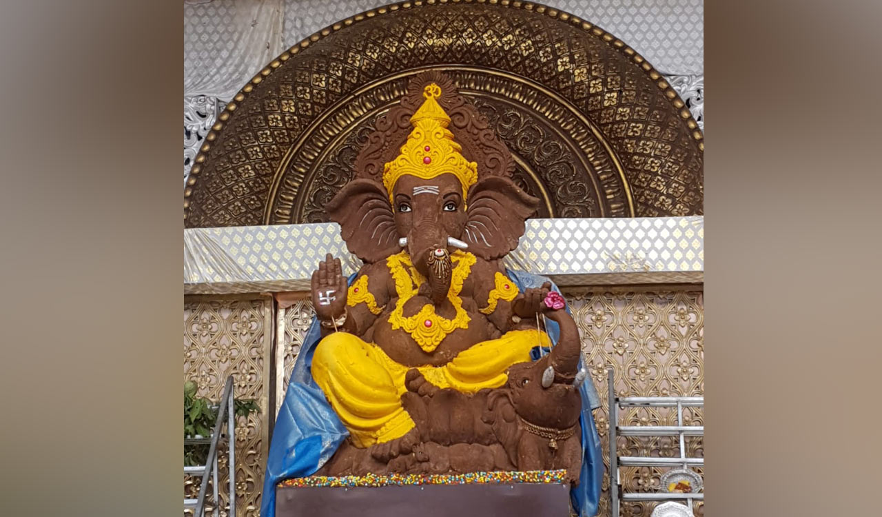 Mumbai designer makes edible ‘Ganesh idol’ with chocolate, millets