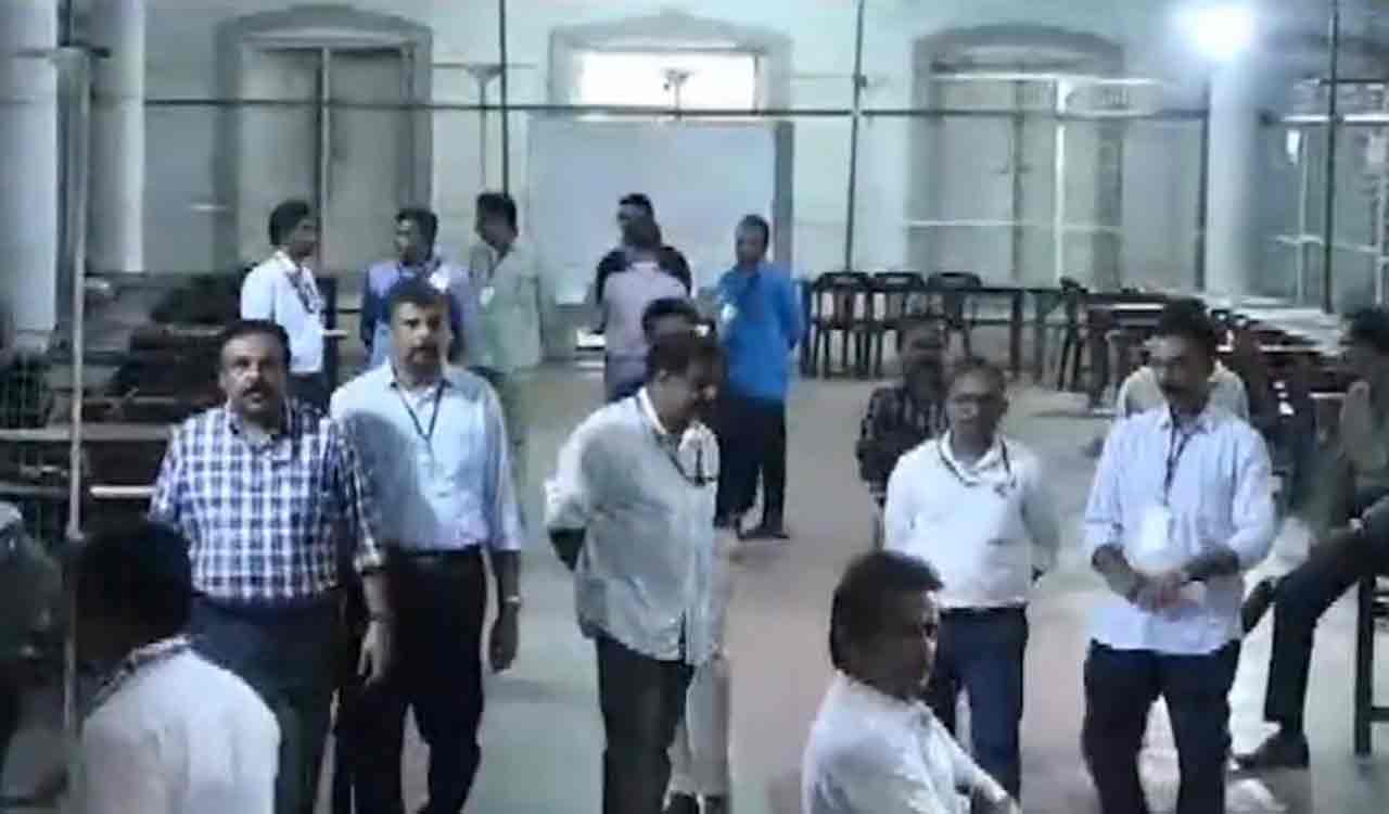 Counting begins for Puthuppally bypolls, Chandy Oomen leading