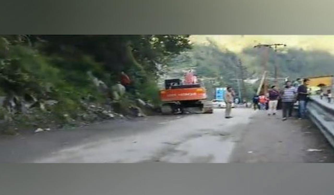 Himachal Pradesh: National Highway-5 blocked due to landslide near Nigulsari in Kinnaur