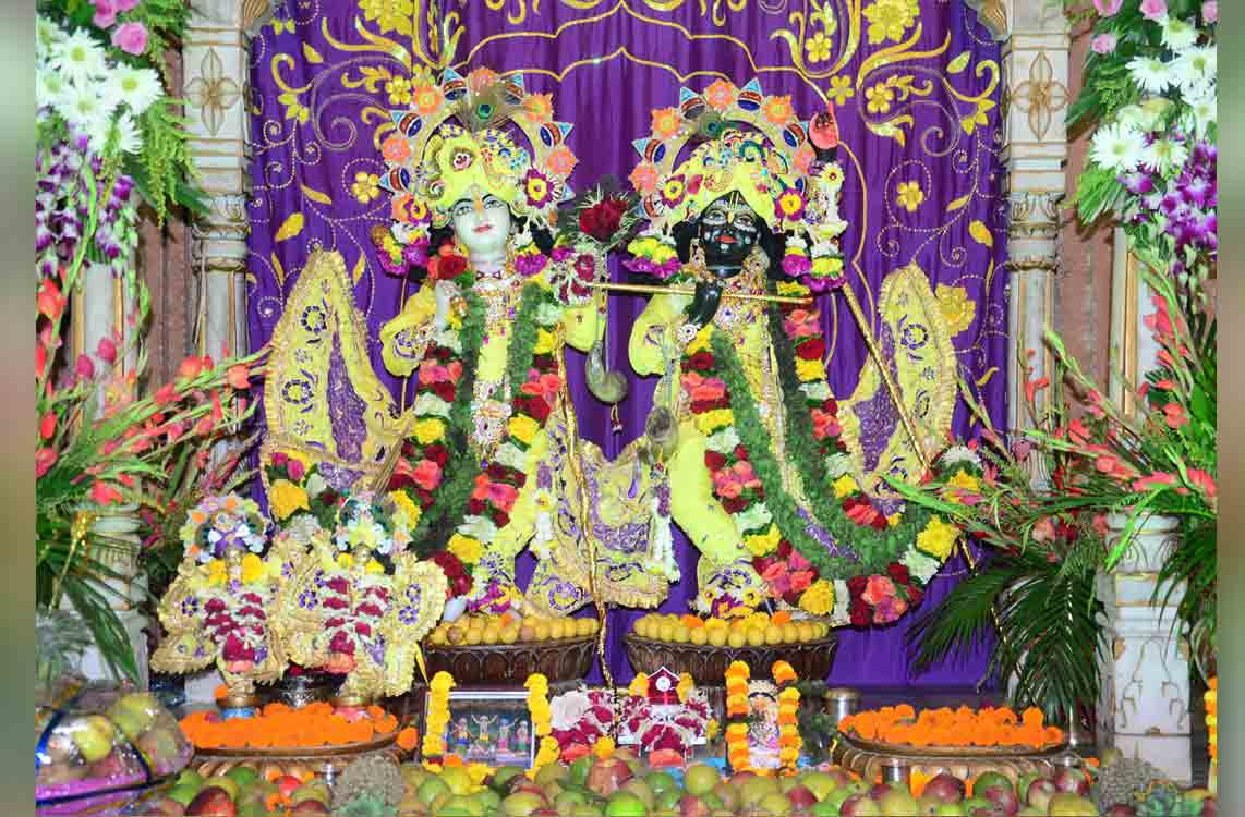 Jaipur temple dresses Lord Krishna in pearls and diamonds for Janmashtami