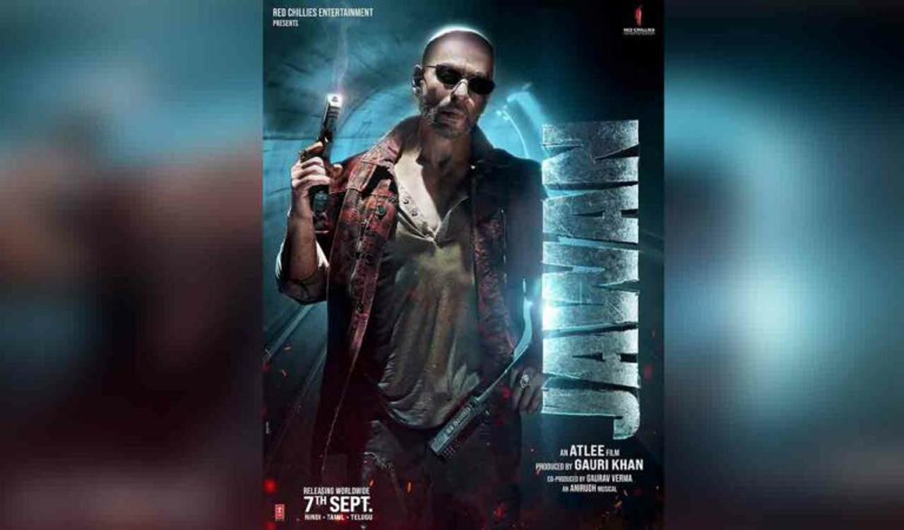 SRK fans dance outside Mannat ahead release of Jawan