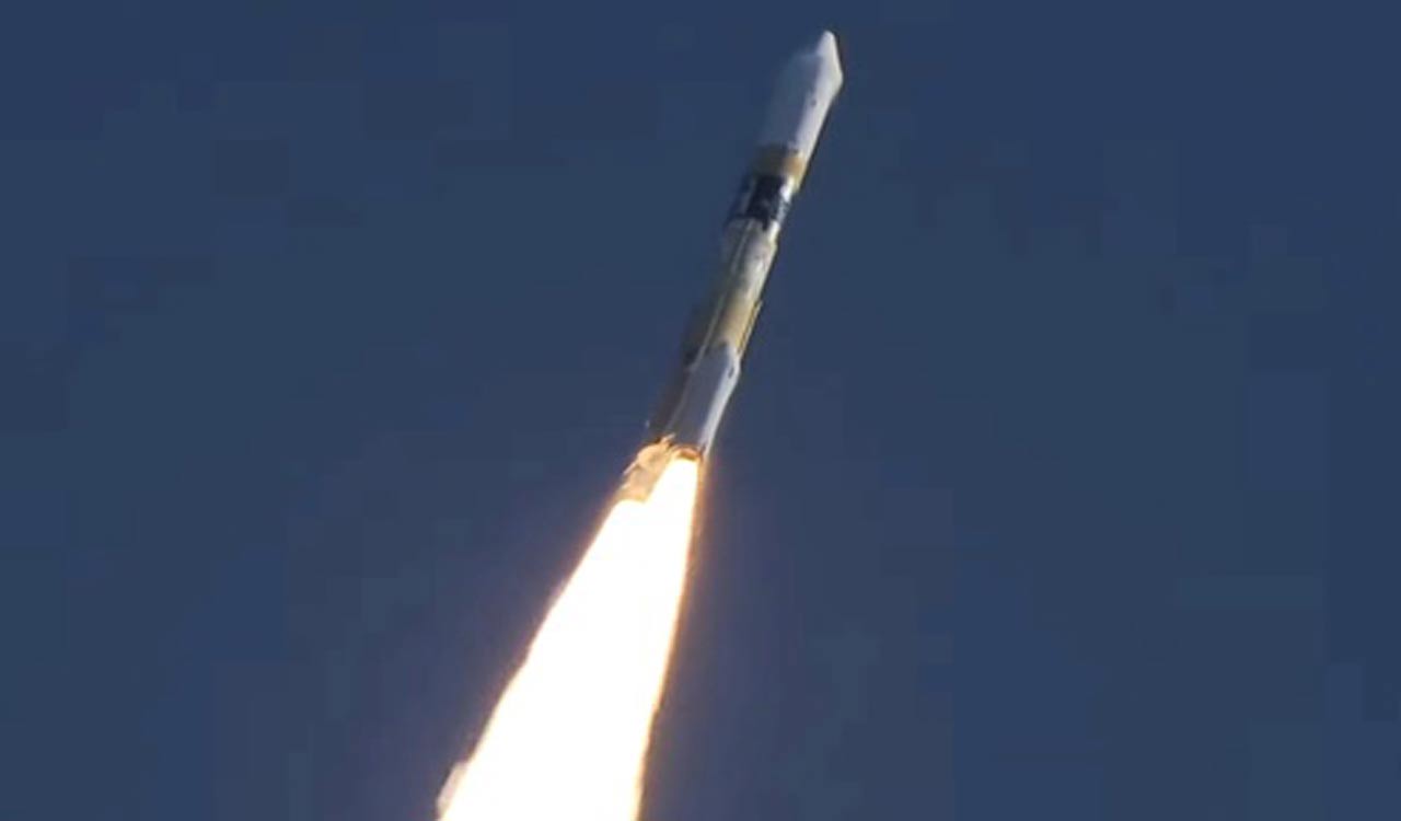 Japan finally launches lunar lander, X-ray mission to Moon