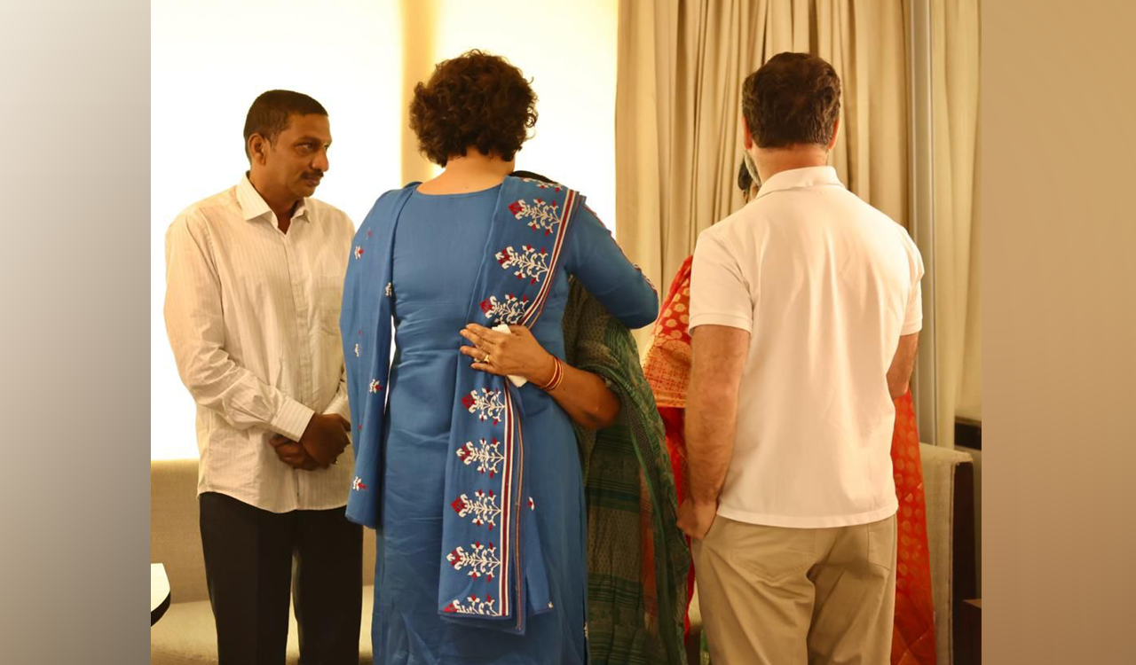 Sonia, Rahul, and Priyanka offer condolences to Gaddar’s family