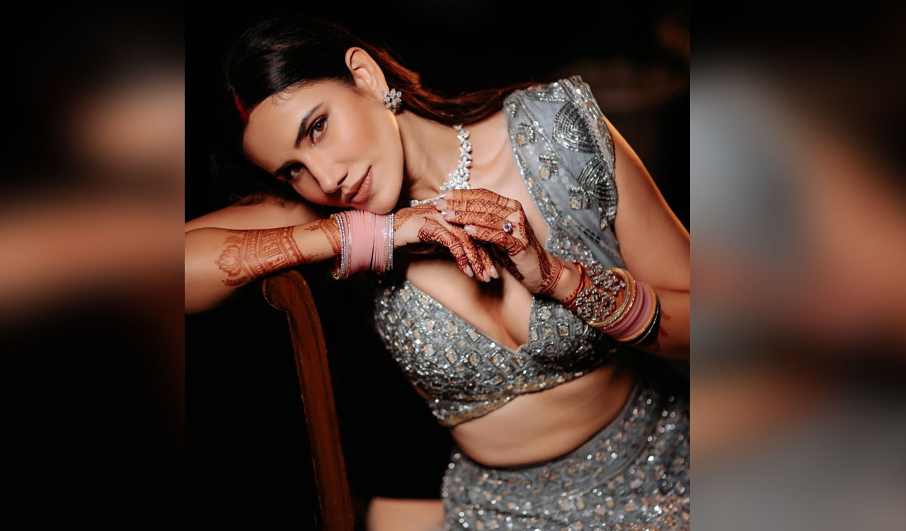 Sonnalli Seygall signs a 3-film deal with Jio Studios