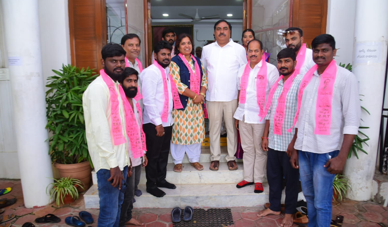 Palakurthy TDP incharge, Congress leaders join BRS